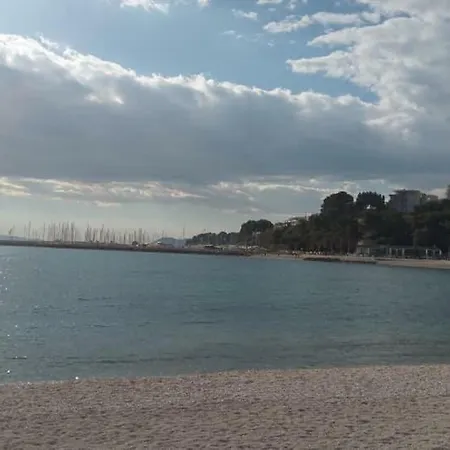 Apartment Star Split